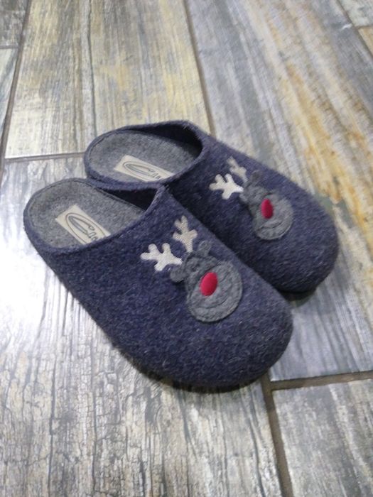 Продам домашние тапочки с оленем.