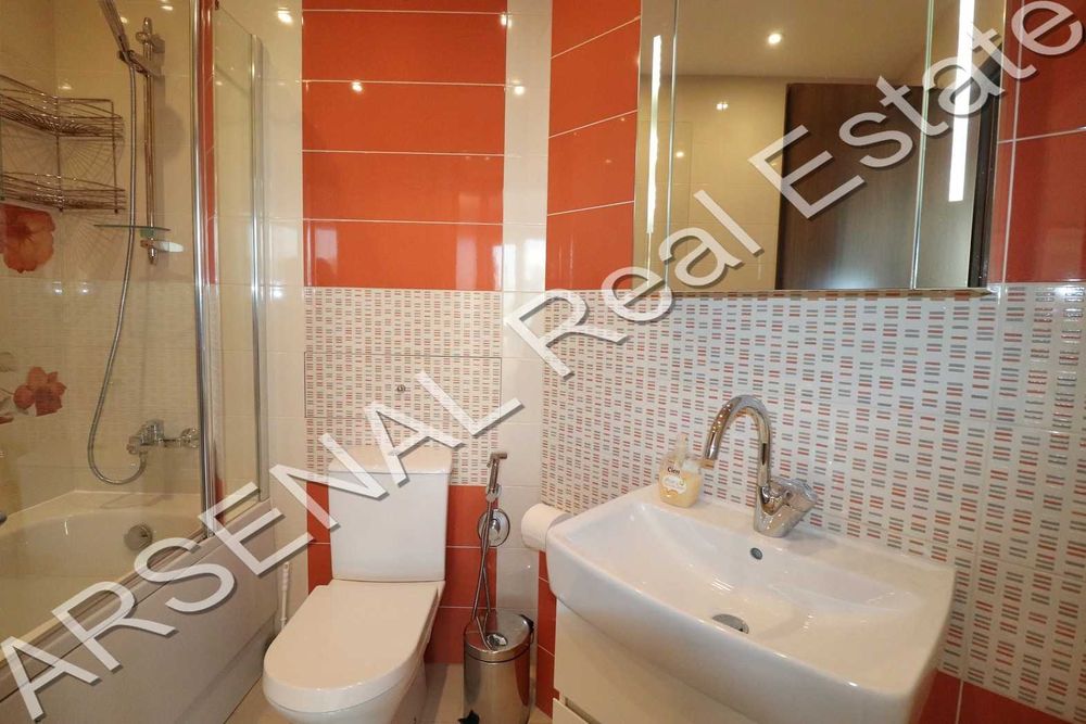 Тристаен апартамент под наем в ЕСТЕ, Изток