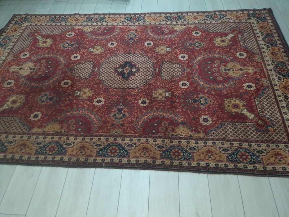 Персийски килим, втора употреба.  Професионално изпран. 1.80/3.00