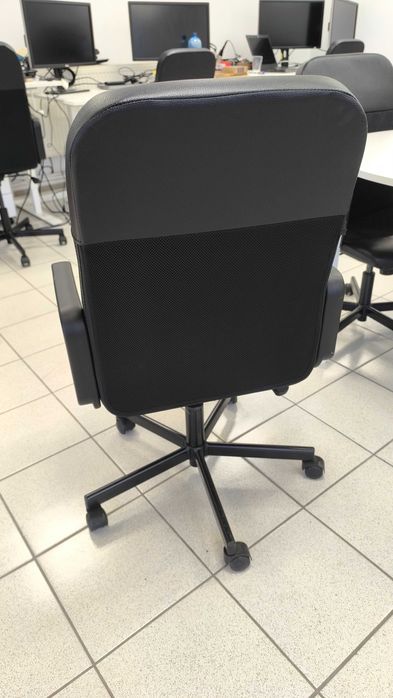 12 Scaune Rotative Birou IKEA RENBERGET – Stare impecabilă (Ca Nouă)