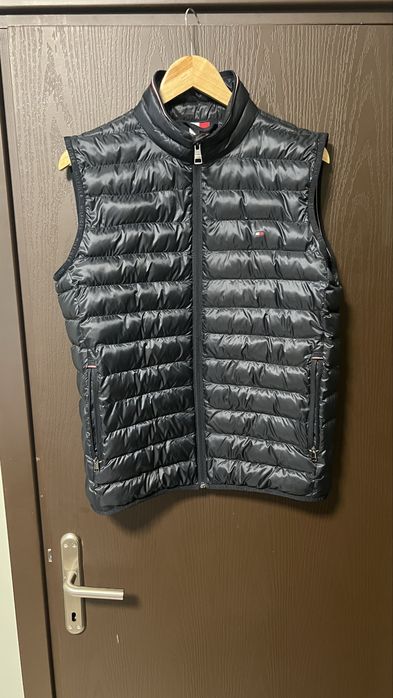 Елеk на tommy hilfiger