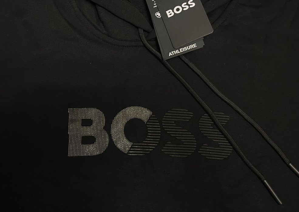 Vând hanorac nou de bărbați Boss