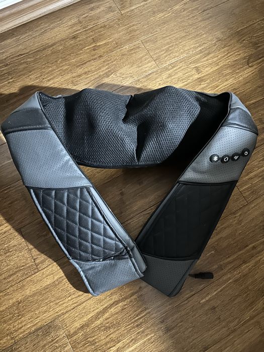 Aparat masaj pentru gat cu funcție infraroșu