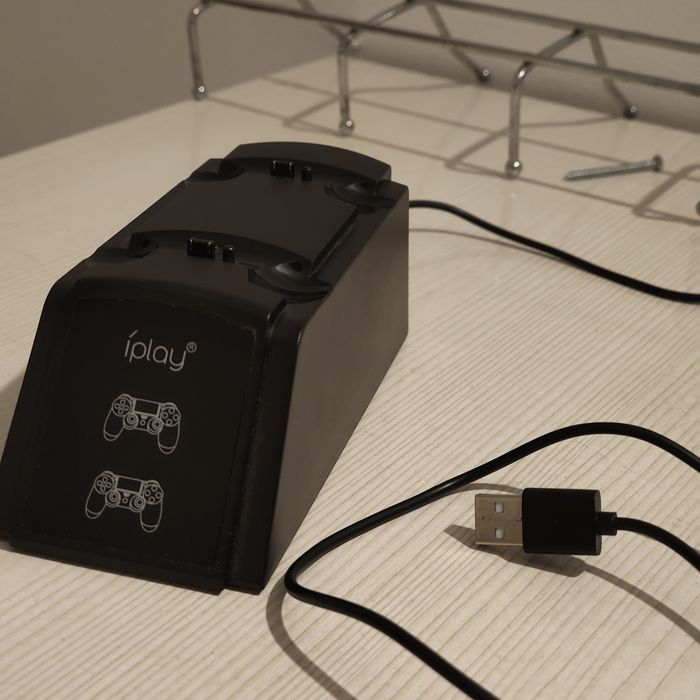 Зарядная станция для зарядки джойстиков PS4 Dualshock 4.