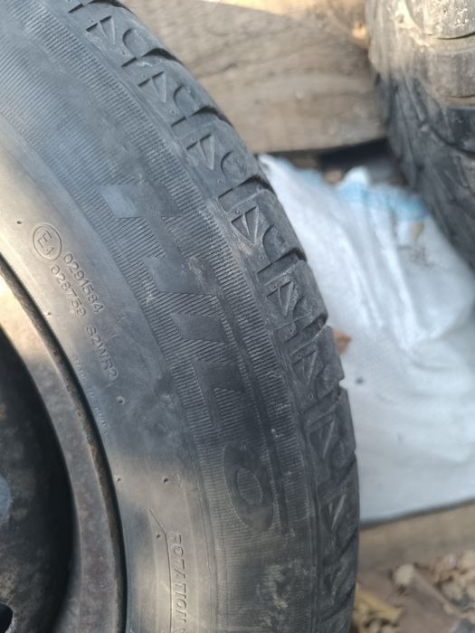 Продам 5 зимних одну летнюю и диск