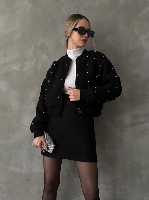 Черно яке с камъчета