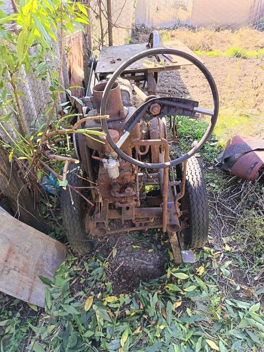 Vând motor tăiat lemne