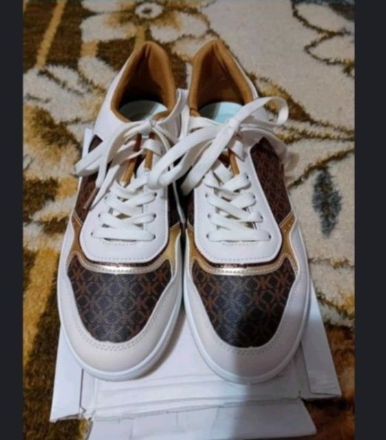 Дамски маратонки нови