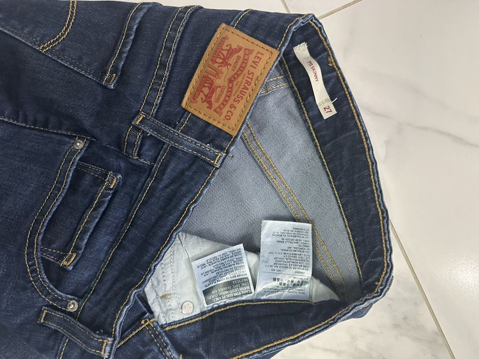 Оригинални дамски дънки Levi’s ,размер 27