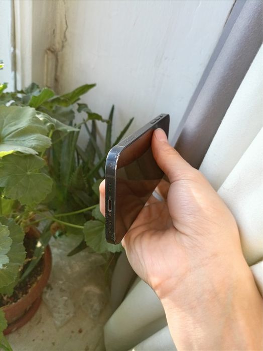 Продам iPhone 12