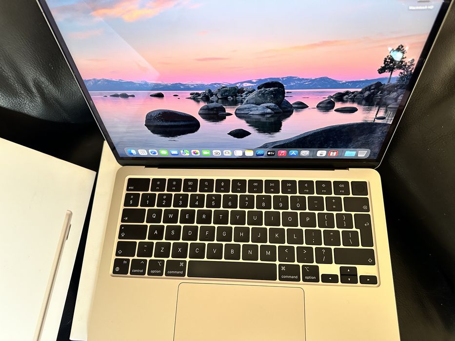 Macbook Air M2 Starlight La Cutie Baterie 98%