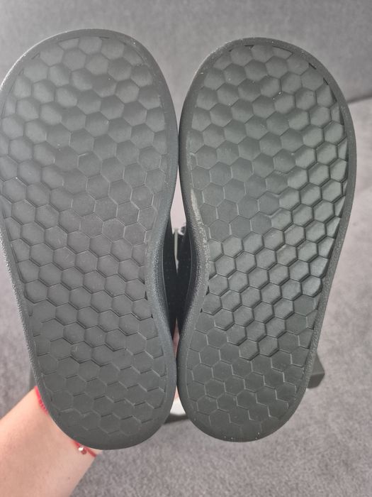 Маратонки Adidas размер 25
