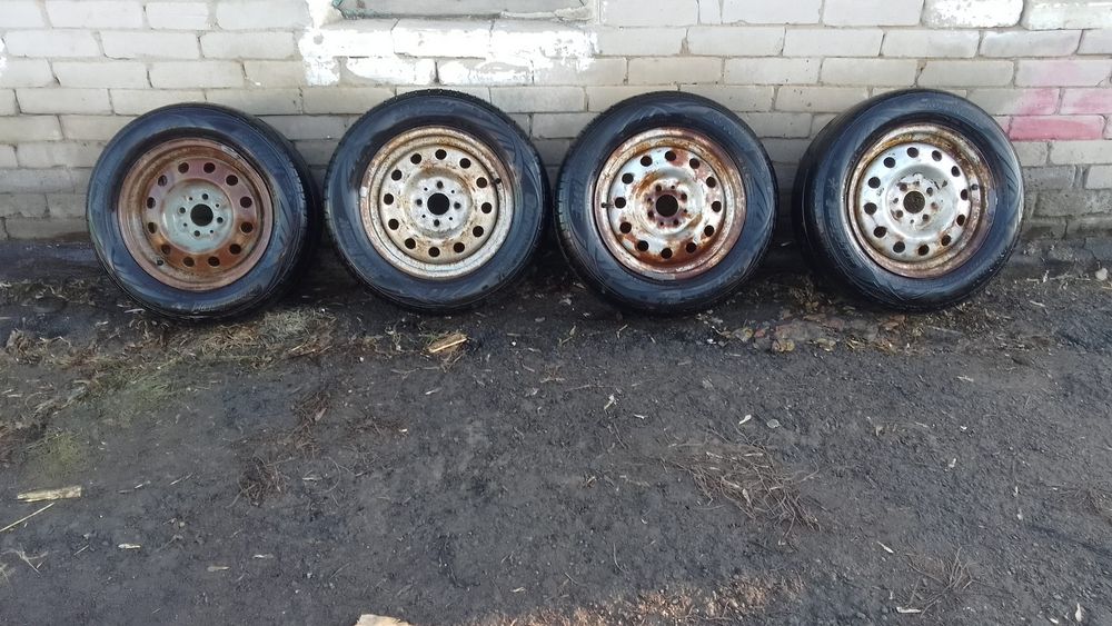 Продам диски с резиной 14r штампы