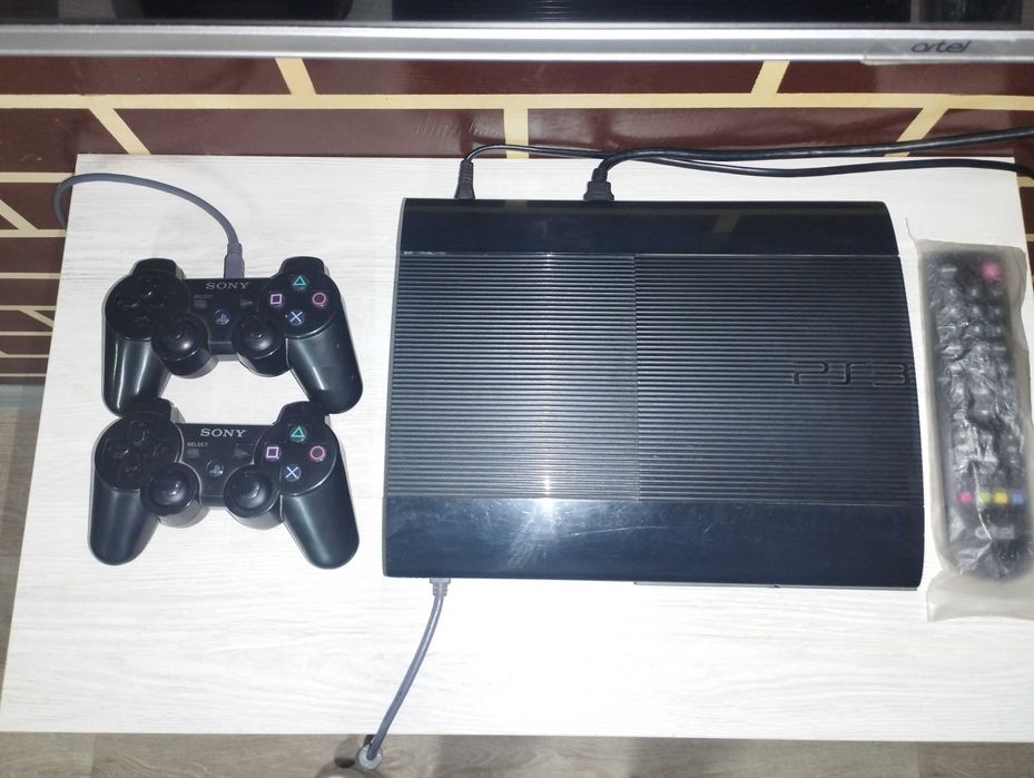 Playstation 3 sotiladi , xolati zo'r , ichida kerakli o'yinlari bilan