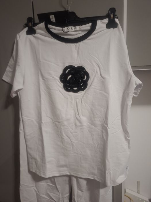 Compleu alb 2 buc pe stoc