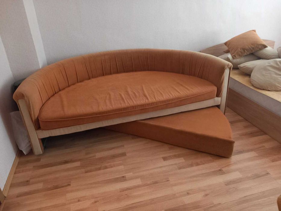 Разтегателен кръгъл диван с 2 фотьоила