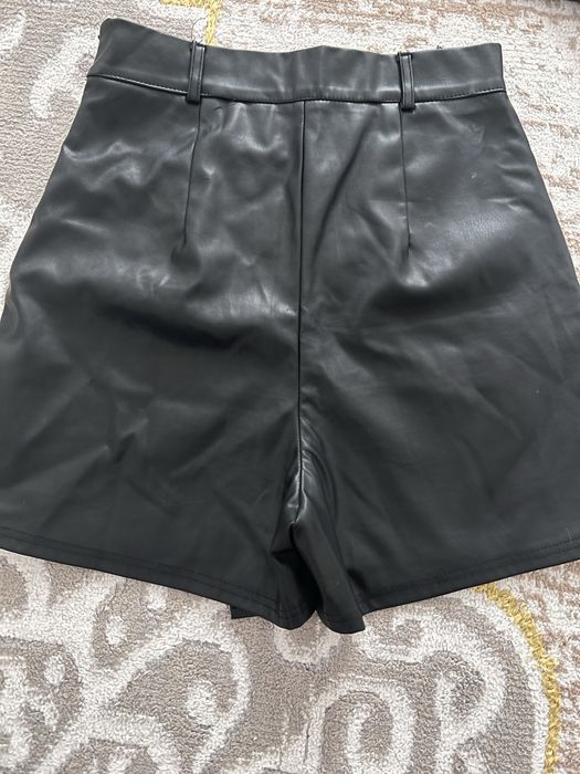 Продам шорты 42/44 размер