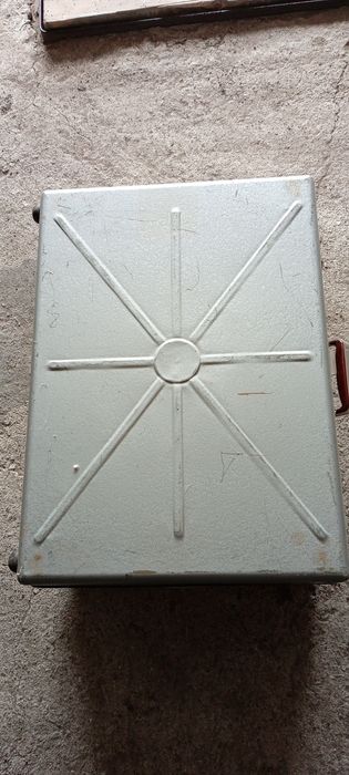 Продам Железный ящик.