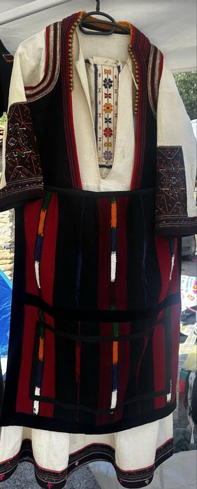 Автентична македонска носия със сърма от Кичево и Поречие