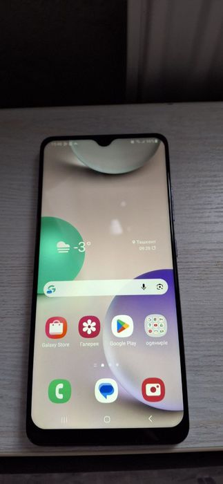 Продам телефон Samsung за 600.000 сум