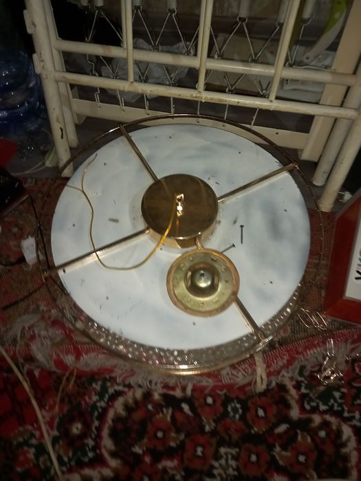 Продается люстра