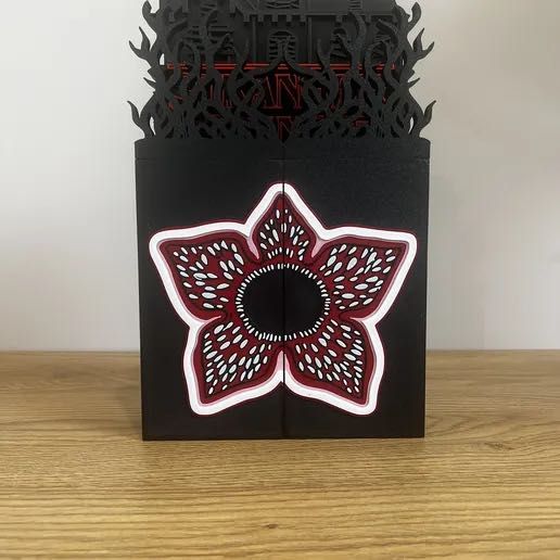 Stranger Things Kinder joy Suport