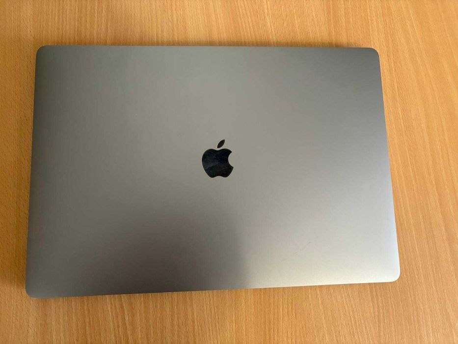 MacBook Pro 16” (2019)–i7 2.6 GHz, 16GB RAM, SSD 512GB, AMD Radeon Pro