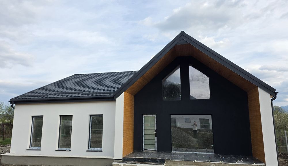 Casa moderna la cheie cu asfalt si toate utilitățile.Proprietar.