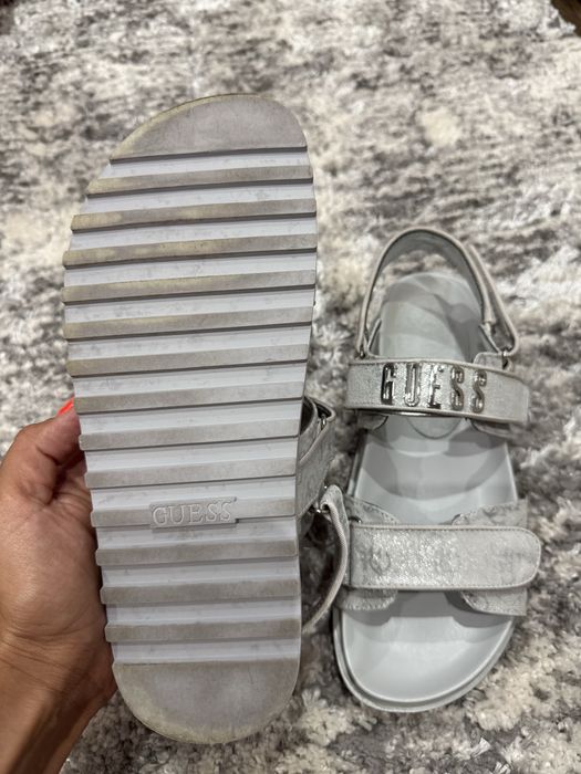 Дамски сандали Guess обувани веднъж като нови!