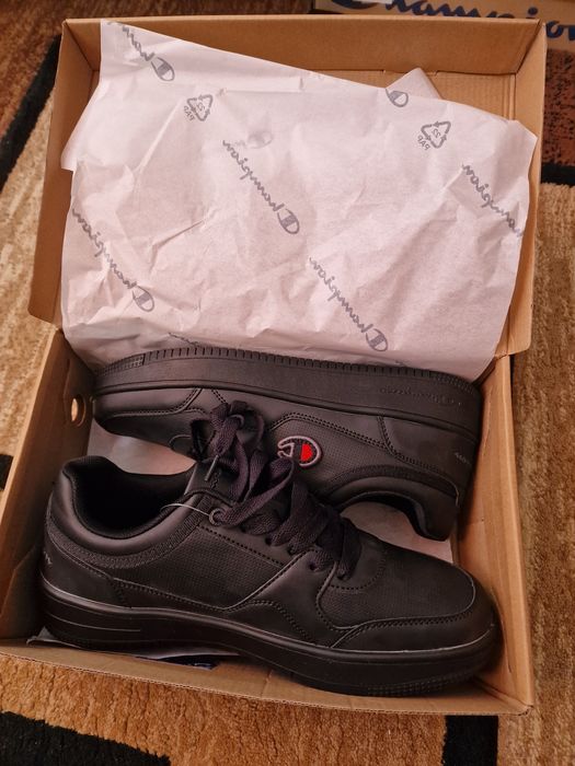 Vand pantofi sport marimea 42