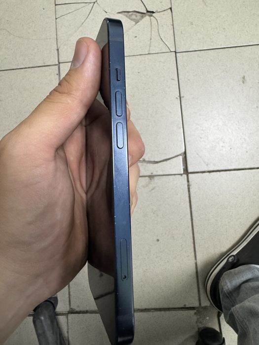 Продам iPhone 13