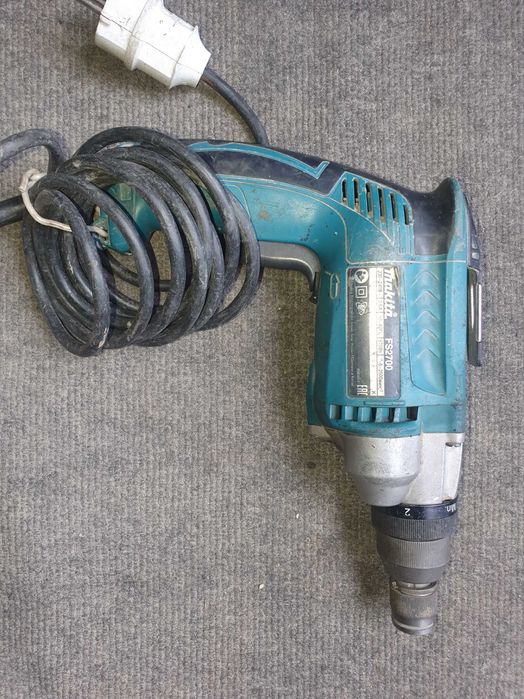 Makita  шуруповёрт по гипсокартону.