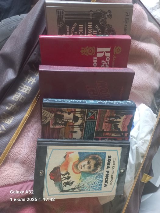 Книги с твердым переплётом