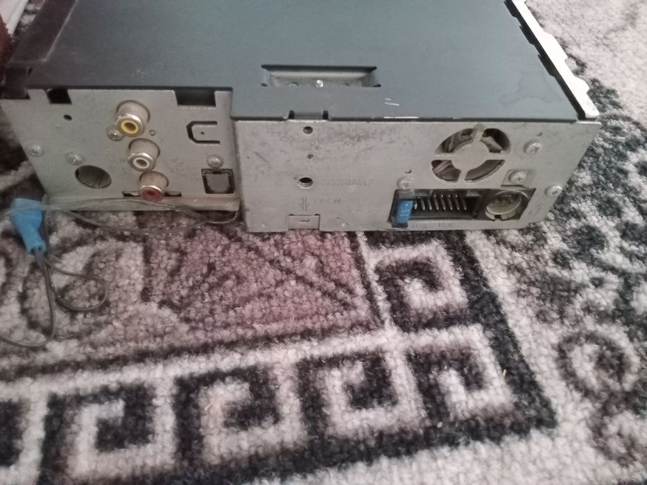 Продам магнитолу JVC