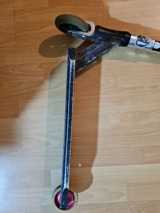 Парковой трюковой самокат