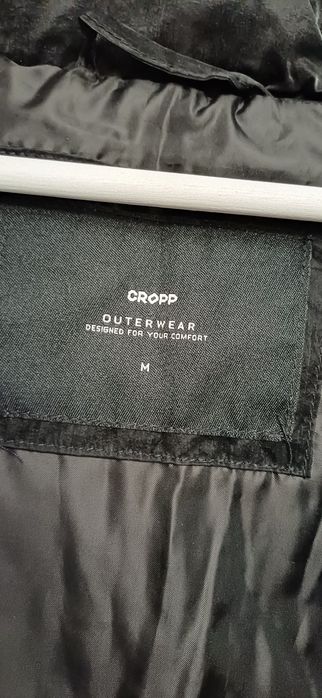 Geaca neagra de iarna