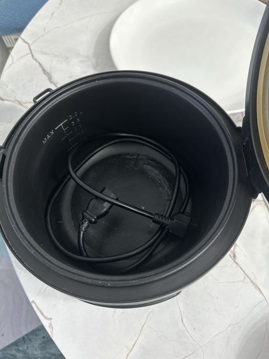 Продам мультиварку в отличном состояние