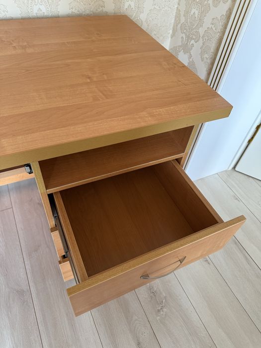 Стол письменый