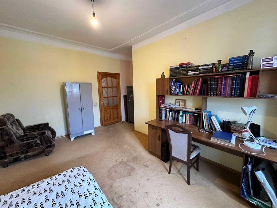 В продаже 4х ком квартира Чехова 64