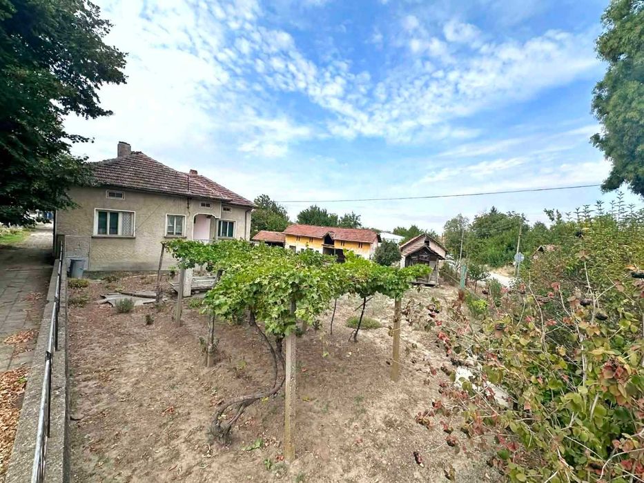 Продава се Къща в с. Деков, Област Плевен - 164 кв.м за 47 €/кв.м - Снимка #4