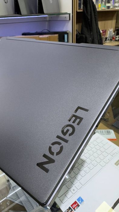 Lenovo Legion S7 16/AH7