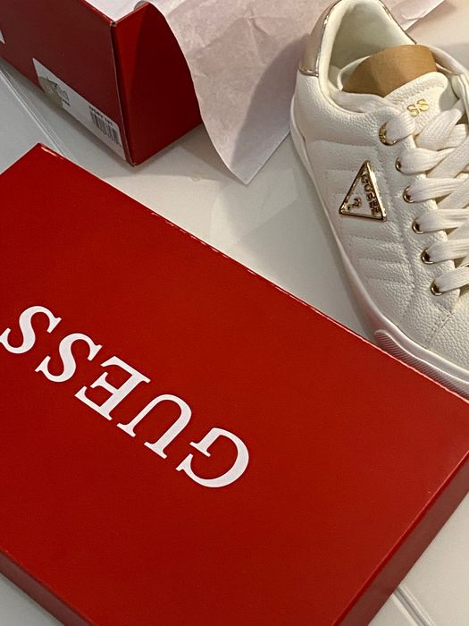 Пролетно Намаление  обувки на  Guess