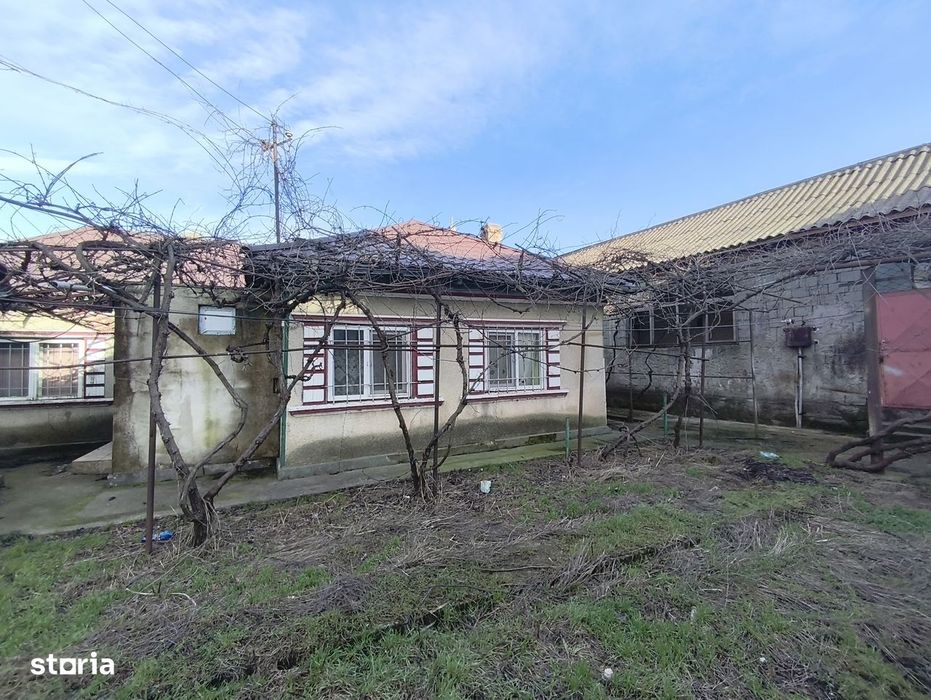 Casa Ovidiu chirpici+atelier 100 mp BCA/garaj 2-3 masini. Teren 350 mp