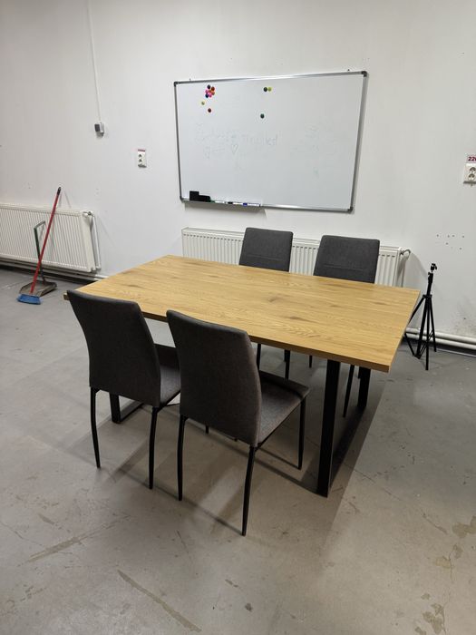 Masă cu 4 scaune, modernă, stare buna