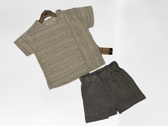 Одежду для девочек и мальчик