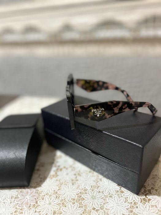 Слънчеви очила Prada