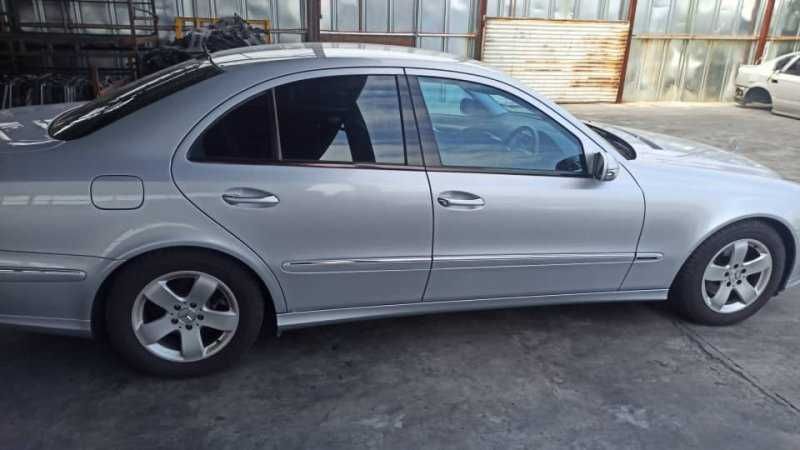 Дверь задняя правая на Mercedes-Benz W211