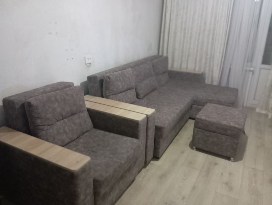 Мебель почти новая.