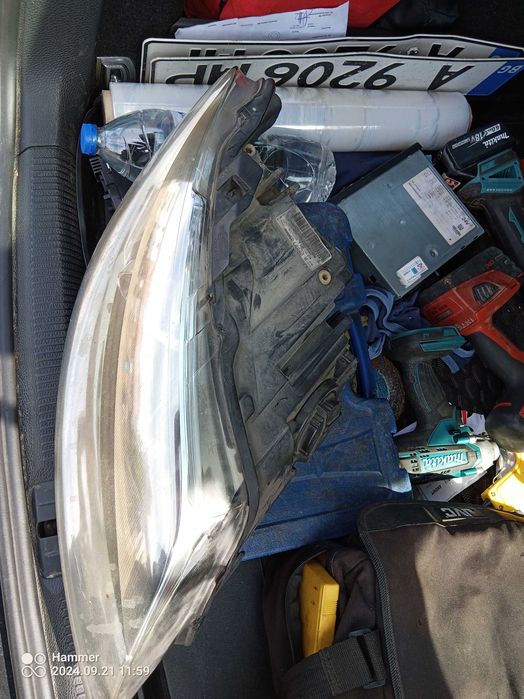 Десен Ксенонов Фар за Ауди Q7 2008г