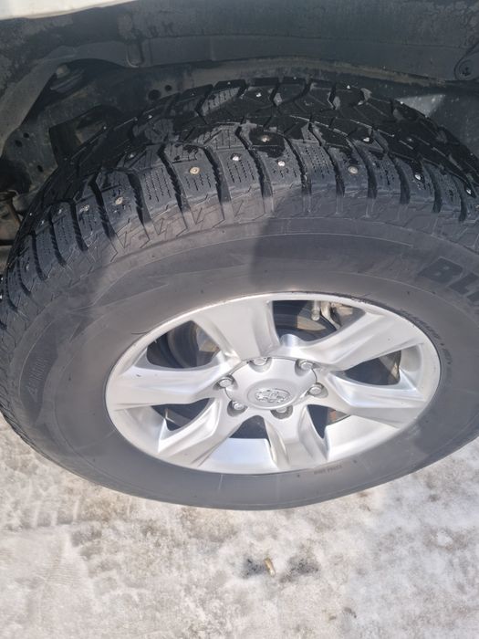 Продам комплект зимних шин